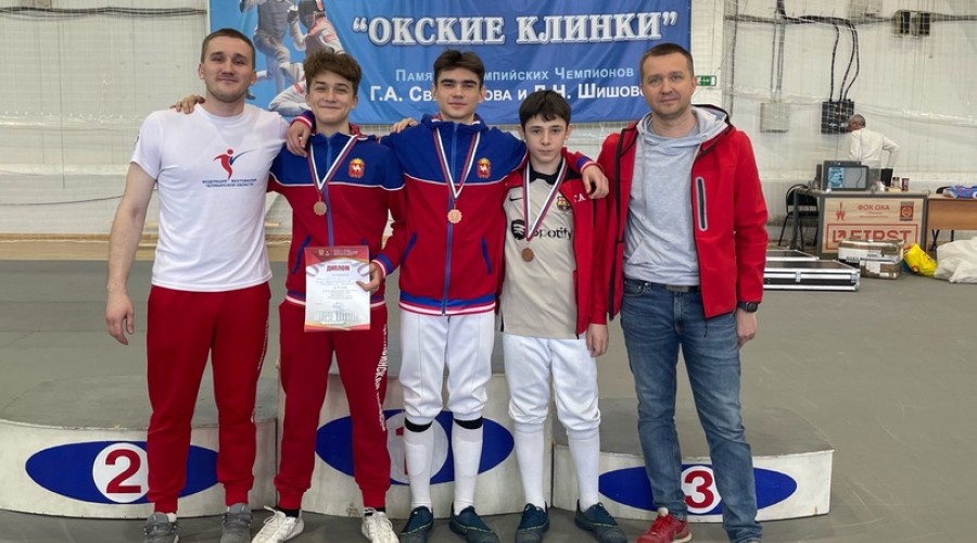 Фехтовальщики Дворца завоевали серебро и бронзу на всероссийском турнире