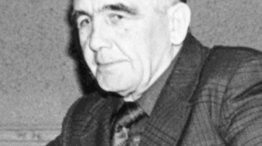 Попцов Сергей Алексеевич работал во Дворце пионеров и школьников в 1967- 1988 годы руководителем детского духового и эстрадного оркестров