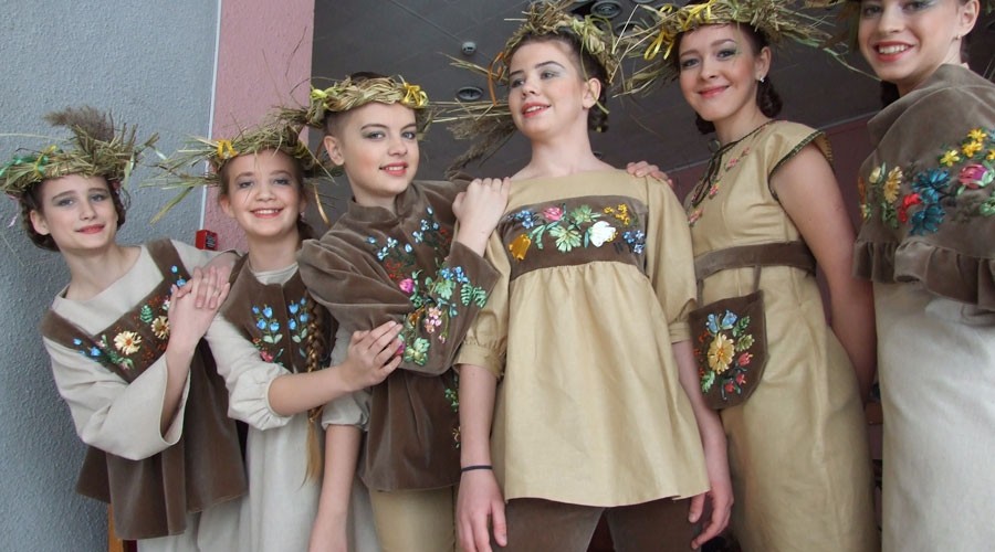 «Алое поле», театр моды